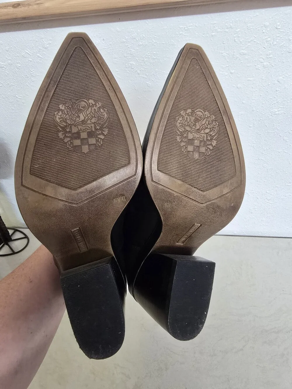 Vince Camuto Gigietta Black Leather Pointed Toe Booties Size 9.5